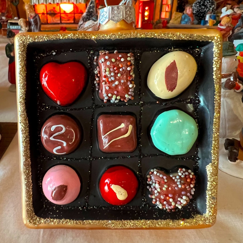 Christmas Glass Gold Box of Chocolates Bonbons Truffles Heart Candy Glitter